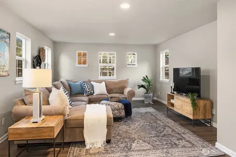 2440 NE Daphne Street Issaquah WA 98029