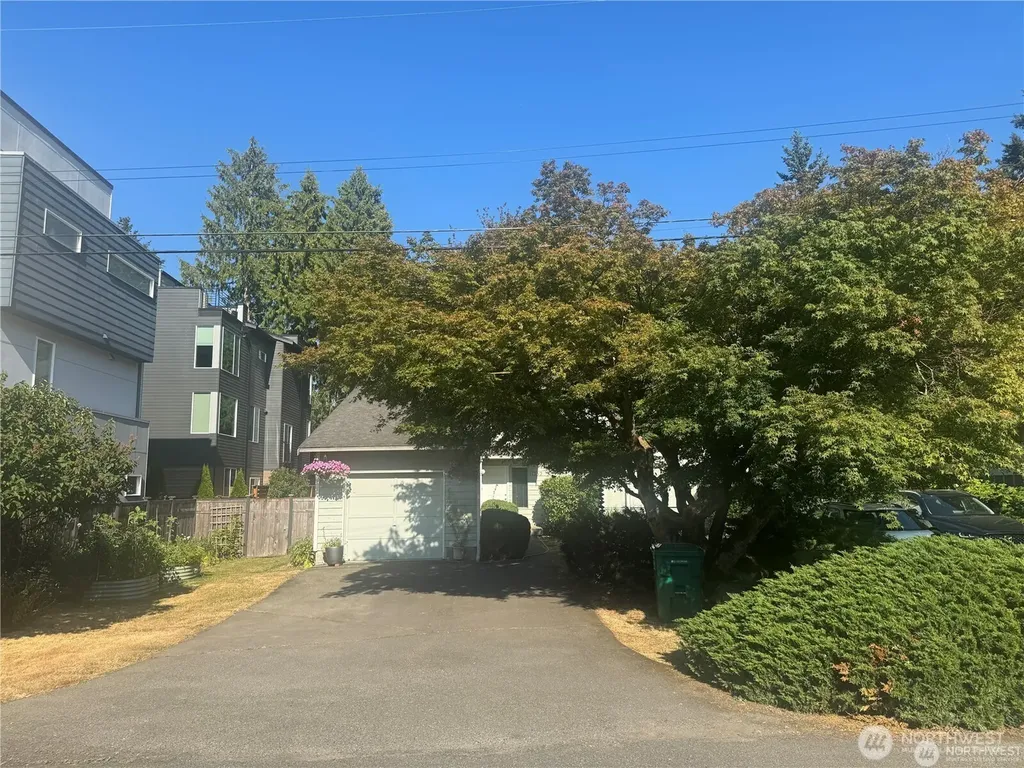 11752 Burke Avenue N Seattle WA 98133