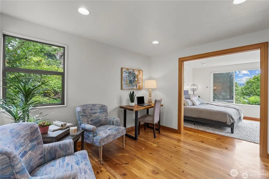 8526 E Mercer Way Mercer Island WA 98040