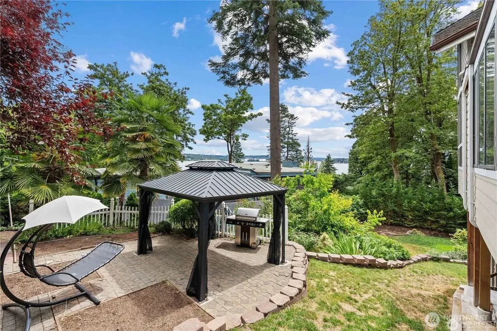 8526 E Mercer Way Mercer Island WA 98040