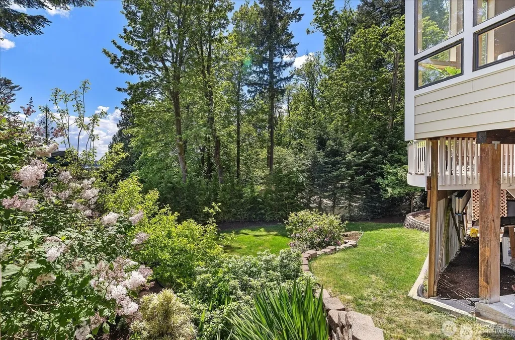 8526 E Mercer Way Mercer Island WA 98040