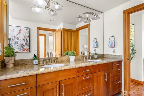 8526 E Mercer Way Mercer Island WA 98040