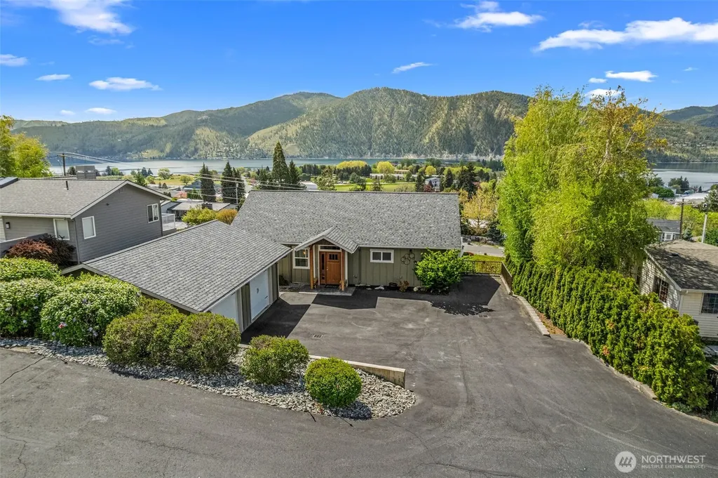 25 Harvey Lewis Lane Manson WA 98831