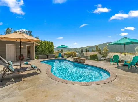 25 Harvey Lewis Lane Manson WA 98831