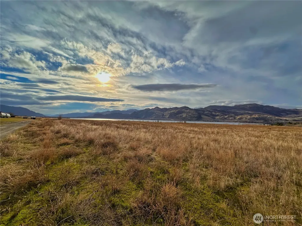 433 Eastlake Road Oroville WA 98844