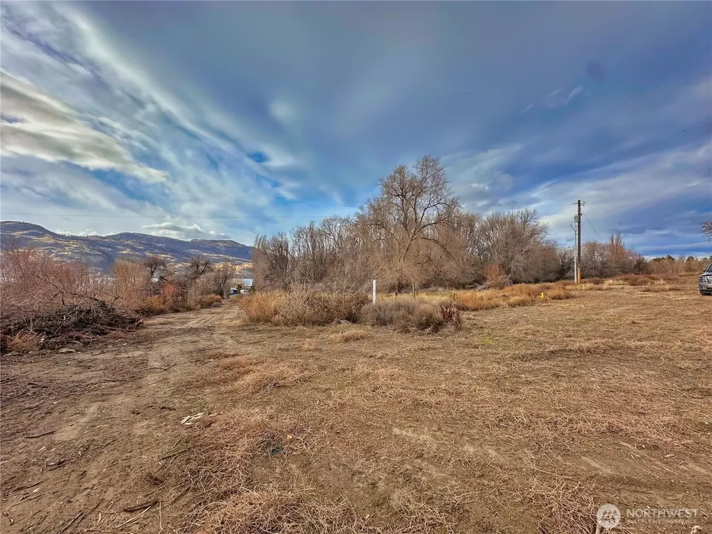 433 Eastlake Road Oroville WA 98844