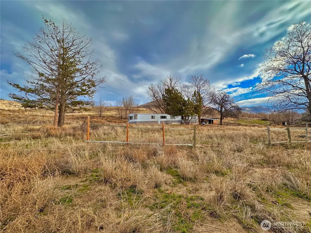 433 Eastlake Road Oroville WA 98844