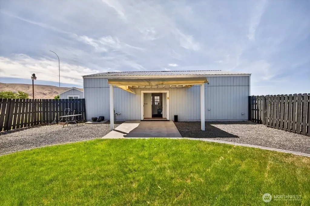 127 Frontier Way SW Mattawa WA 99349