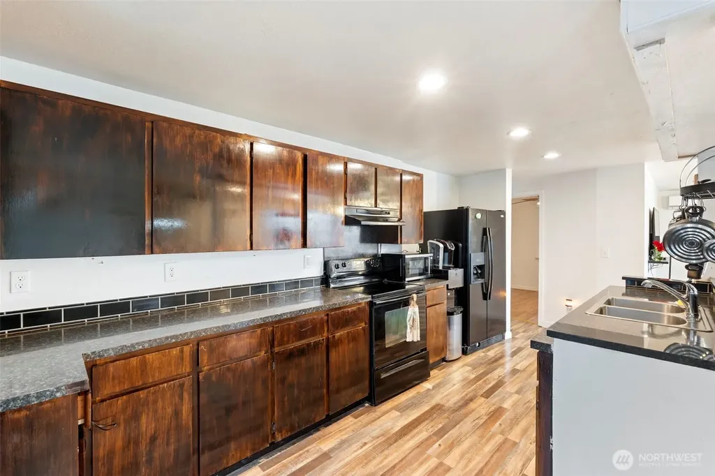 1025 E Street Centralia WA 98531