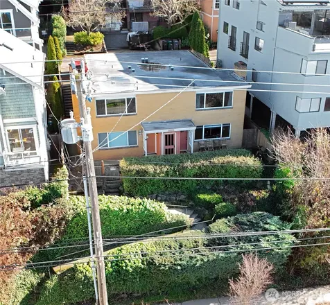 2020 Eastlake Avenue E Seattle WA 98102