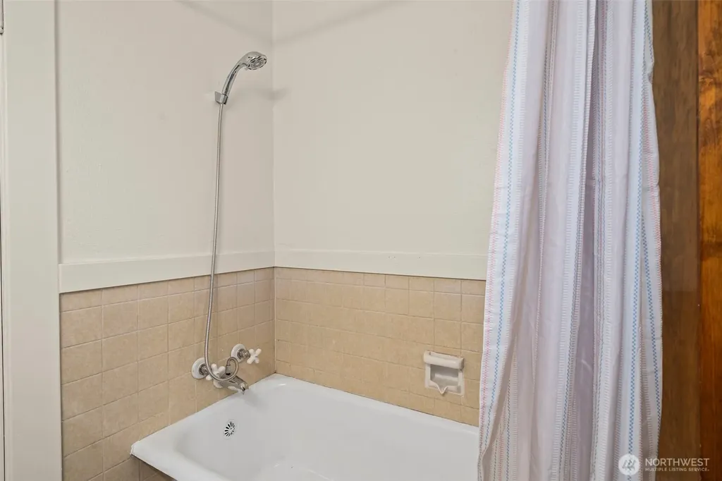 26 SE Spring Street Chehalis WA 98532