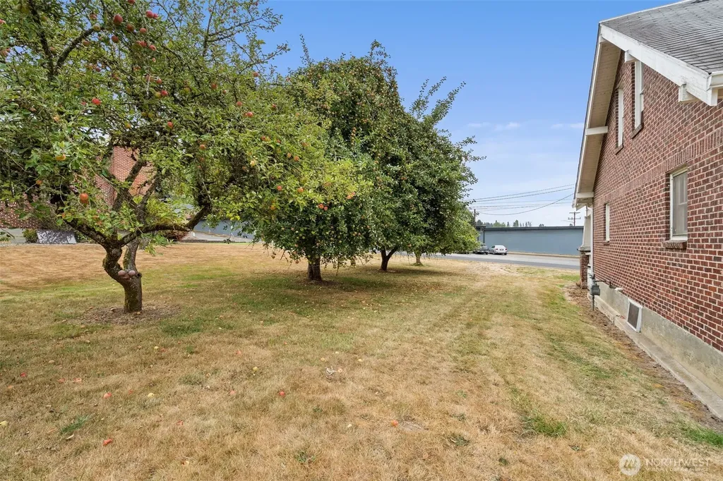 26 SE Spring Street Chehalis WA 98532