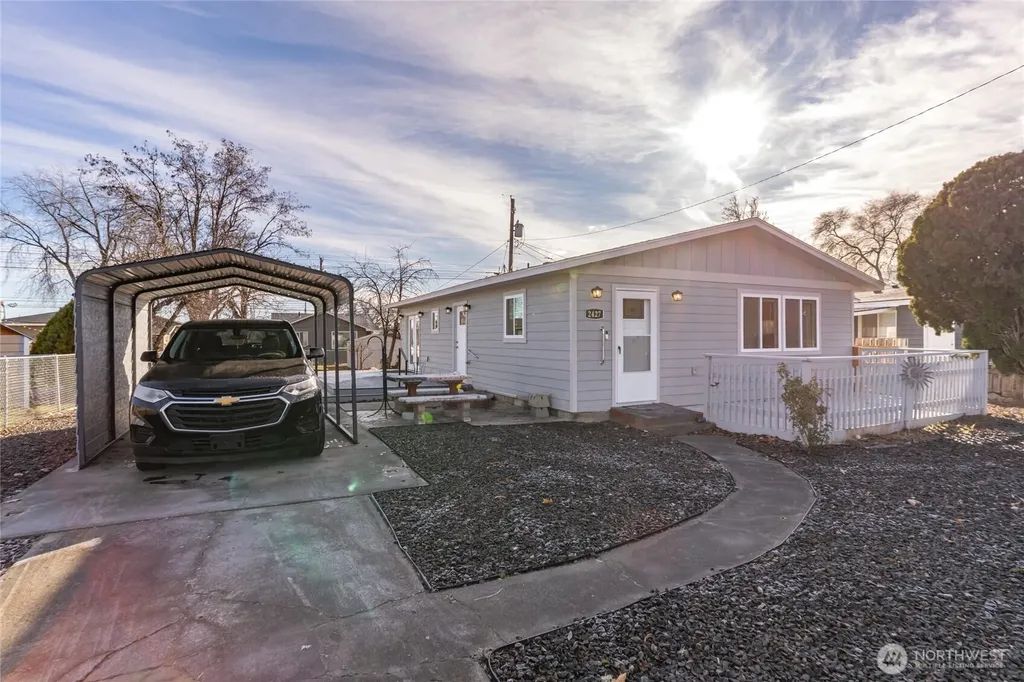 2427 W Texas Street Moses Lake WA 98837