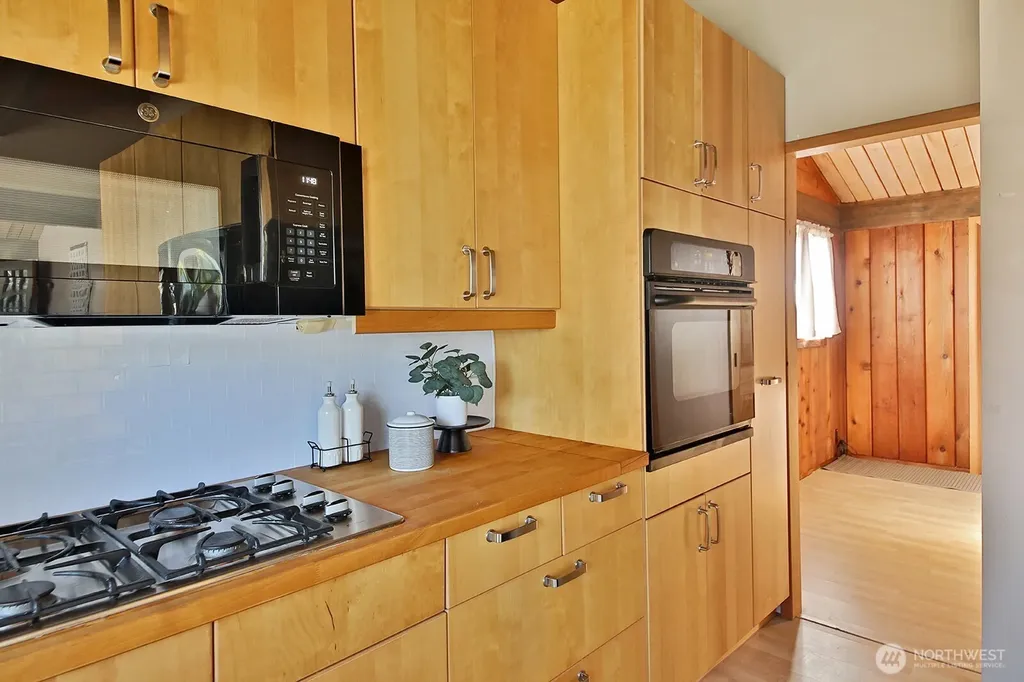 1412 Commodore Place Freeland WA 98249
