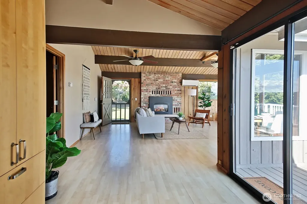 1412 Commodore Place Freeland WA 98249