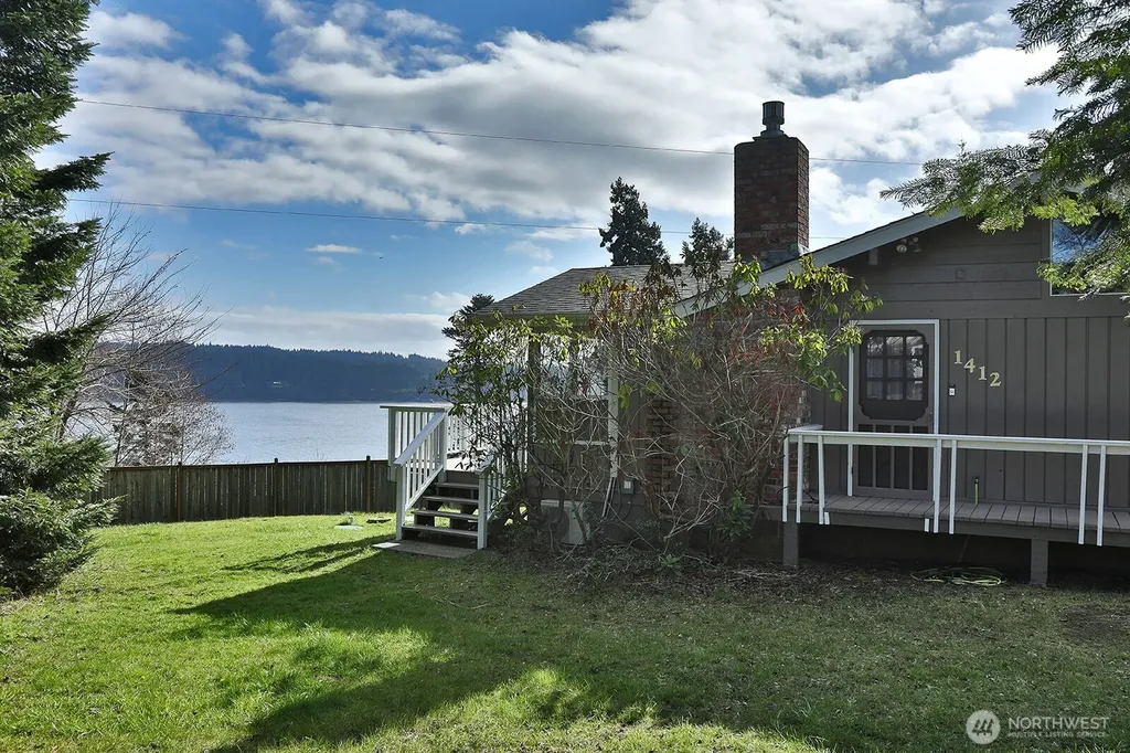 1412 Commodore Place Freeland WA 98249