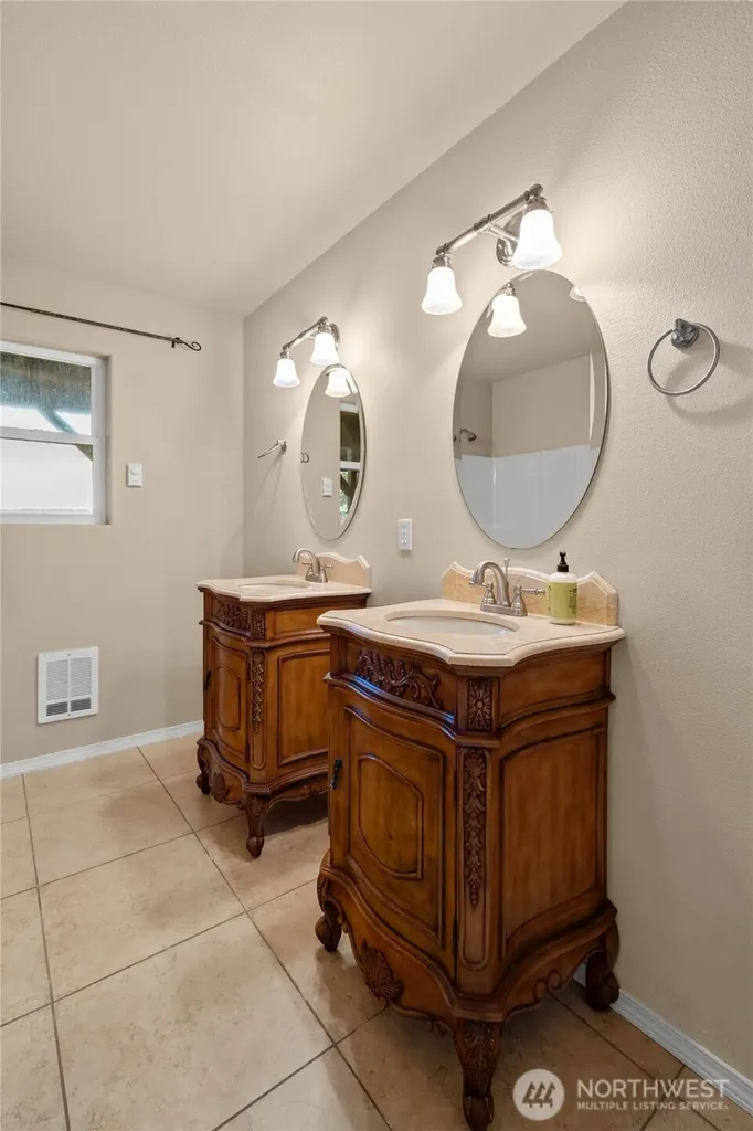 231 E Linda Vista Court Union WA 98592