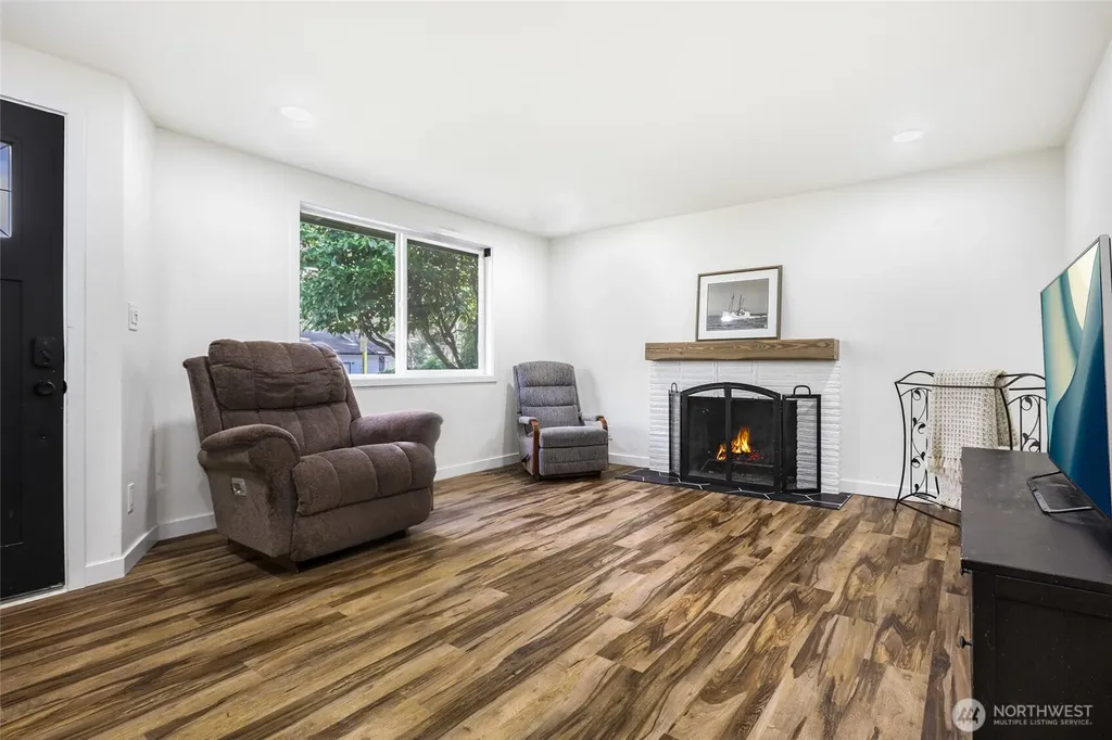 14517 Meridian Avenue N Shoreline WA 98133