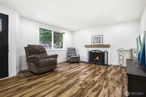 14517 Meridian Avenue N Shoreline WA 98133