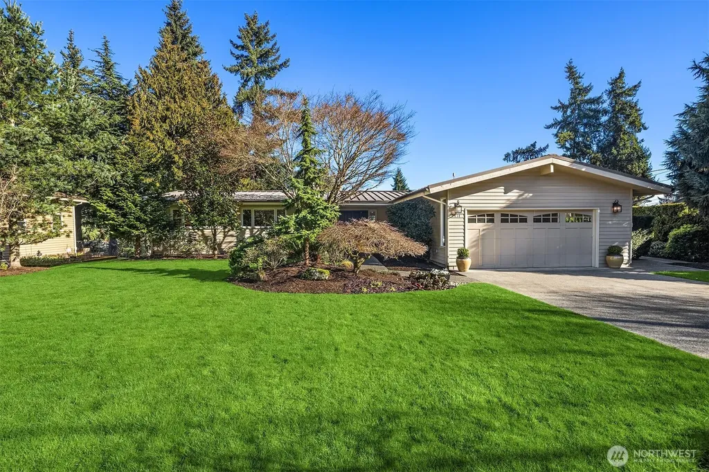 2414 79th Avenue NE Medina WA 98039