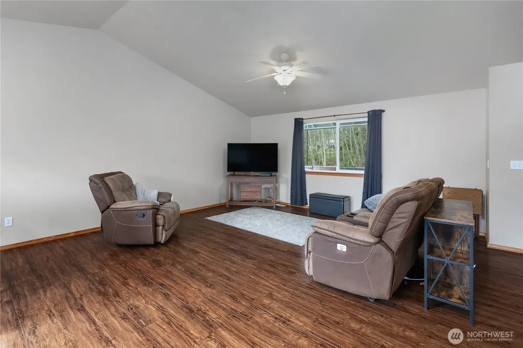 109 Blossom Lane Elma WA 98541