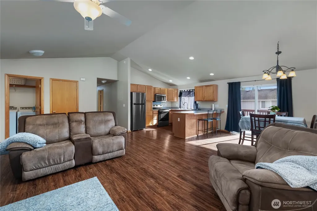 109 Blossom Lane Elma WA 98541
