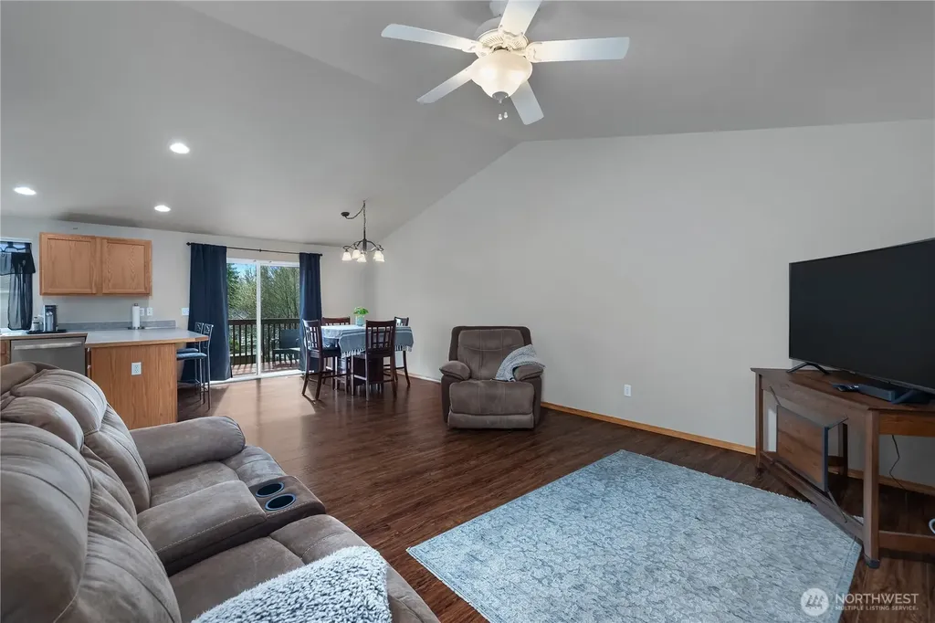 109 Blossom Lane Elma WA 98541