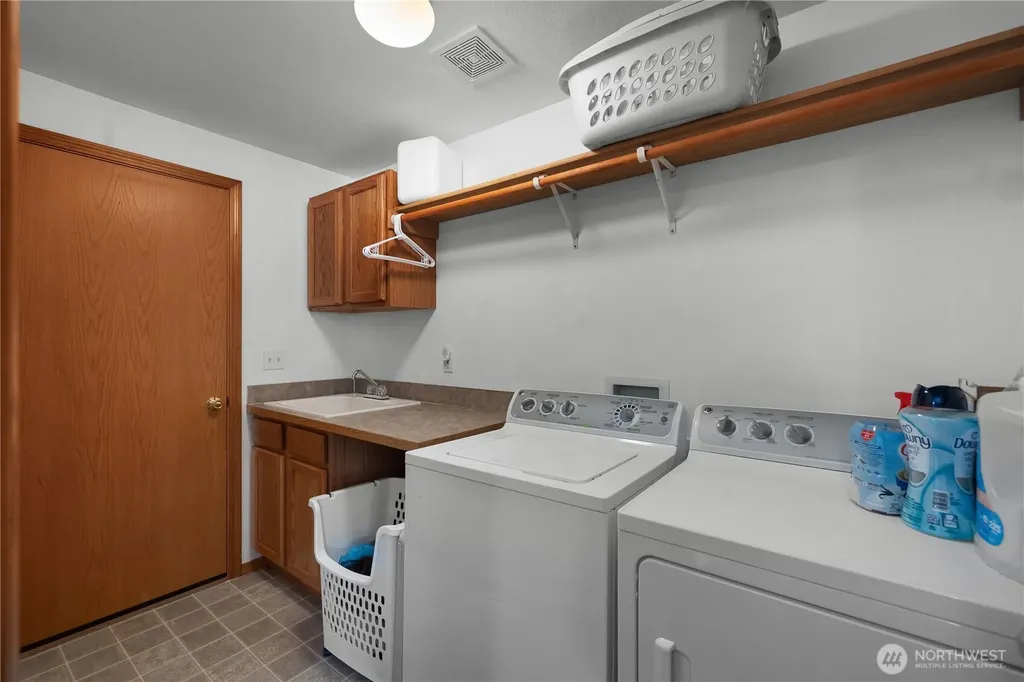 109 Blossom Lane Elma WA 98541