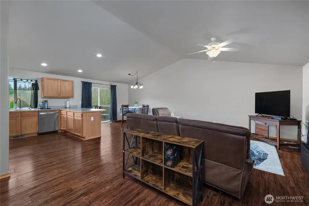 109 Blossom Lane Elma WA 98541