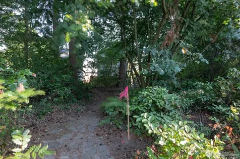 1111 1st Avenue NE Seattle WA 98125