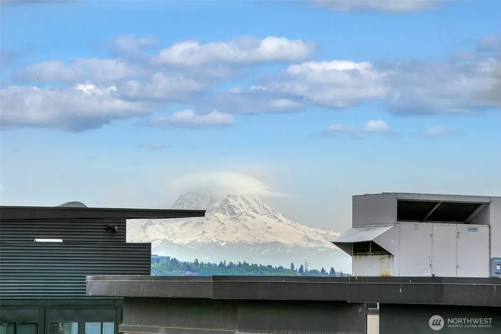 76 Cedar Street Seattle WA 98121