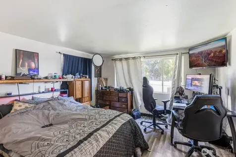 7275 NE Geneva Street Suquamish WA 98392