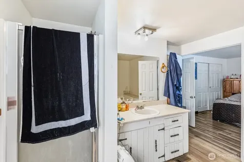 7275 NE Geneva Street Suquamish WA 98392