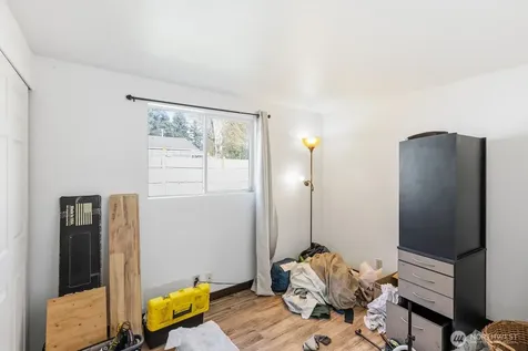 7275 NE Geneva Street Suquamish WA 98392