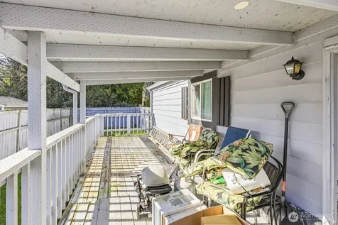 7275 NE Geneva Street Suquamish WA 98392