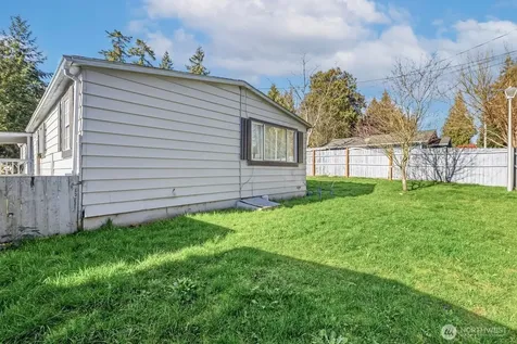 7275 NE Geneva Street Suquamish WA 98392