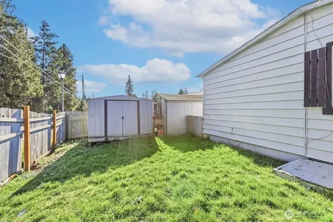 7275 NE Geneva Street Suquamish WA 98392
