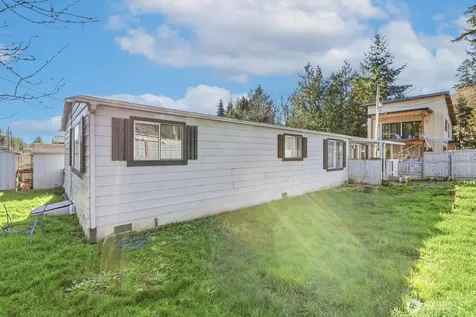 7275 NE Geneva Street Suquamish WA 98392