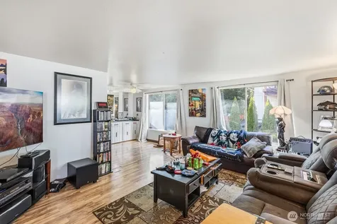 7275 NE Geneva Street Suquamish WA 98392