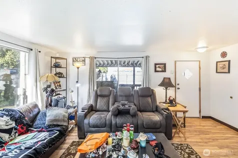 7275 NE Geneva Street Suquamish WA 98392