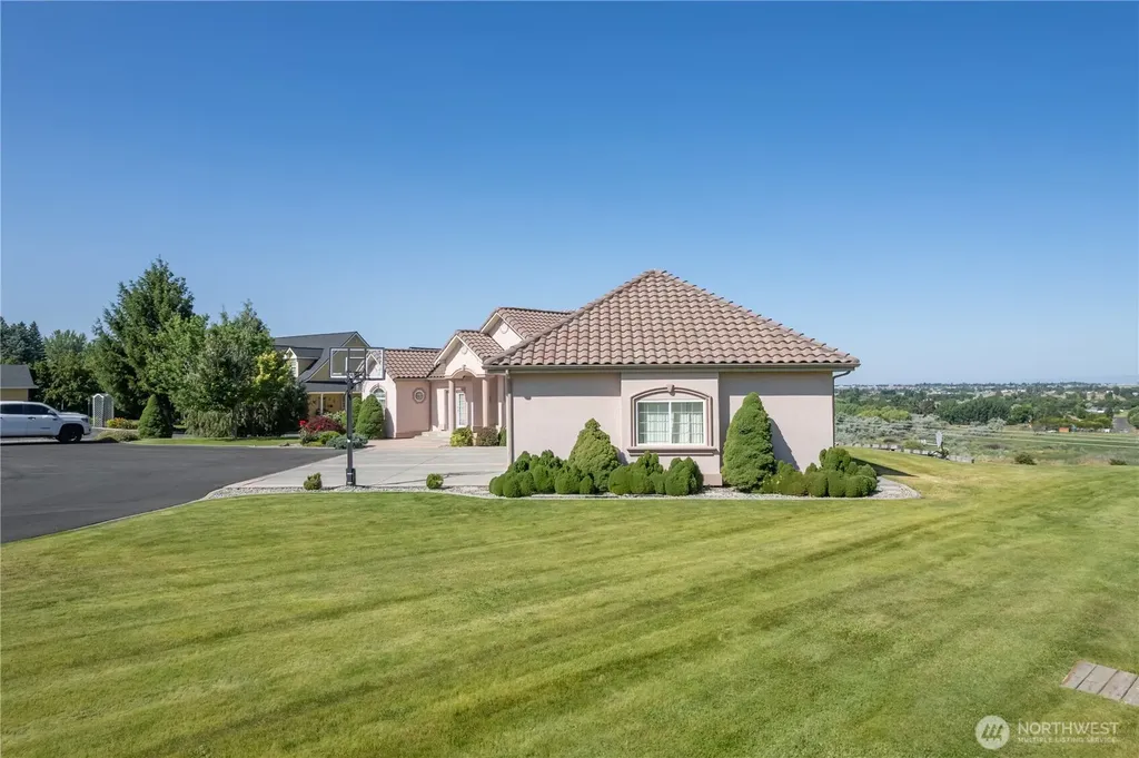 4560 Bluff Drive NE Moses Lake WA 98837