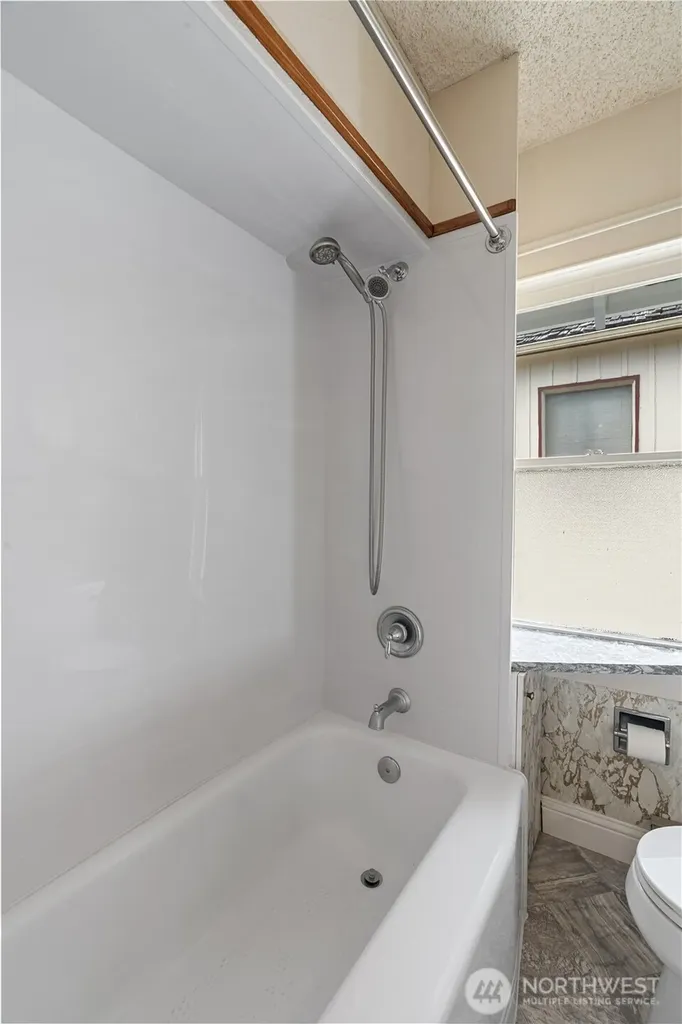 620 6th Street Hoquiam WA 98550