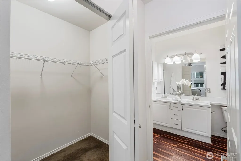 3221 SW Avalon Way Seattle WA 98126