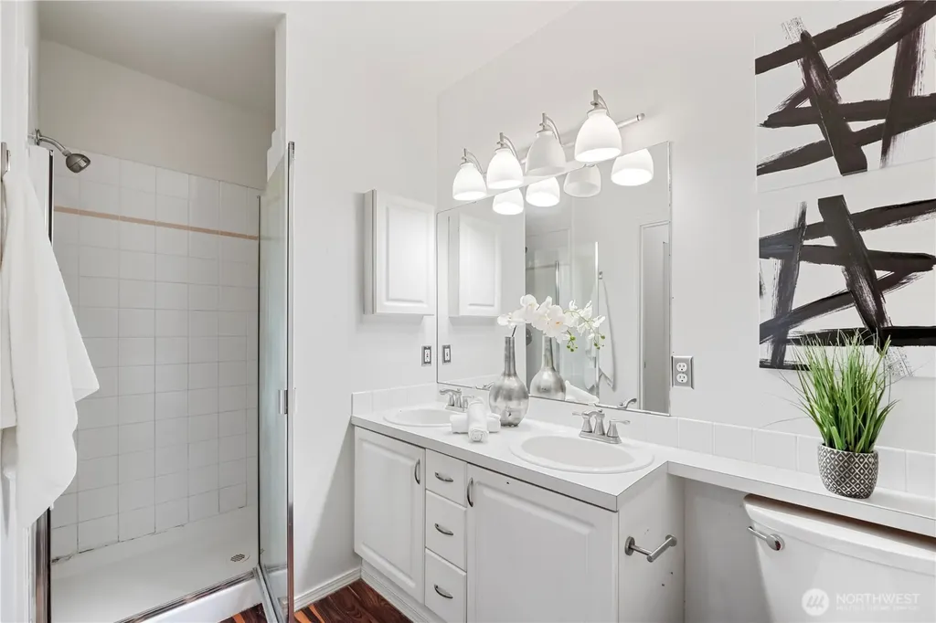 3221 SW Avalon Way Seattle WA 98126