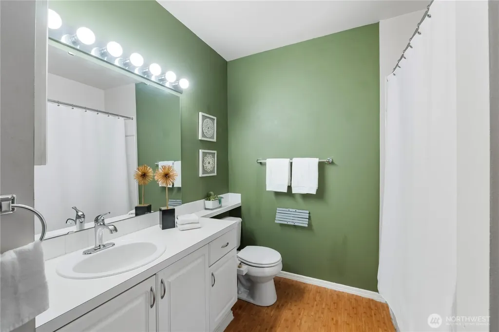 3221 SW Avalon Way Seattle WA 98126