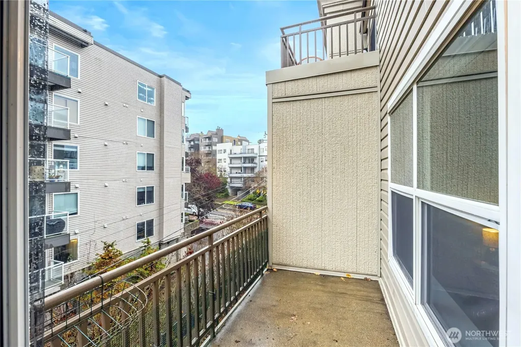 3221 SW Avalon Way Seattle WA 98126