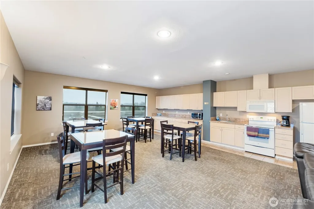 3221 SW Avalon Way Seattle WA 98126