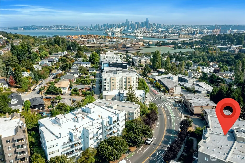 3221 SW Avalon Way Seattle WA 98126