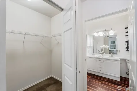 3221 SW Avalon Way Seattle WA 98126