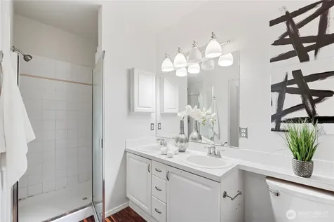 3221 SW Avalon Way Seattle WA 98126